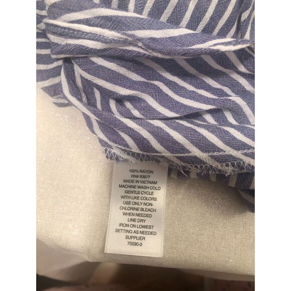 a.n.a. Short sleeve blue and white strip top in size XL - Picture 9 of 9